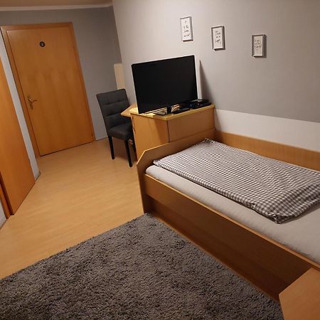 3 Raben - Leoben - Zimmer Fuer Geschaeftsreisende, Urlauber, Monteure Und Handwerker, Polski Pensjonat Austria Ngoại thất bức ảnh