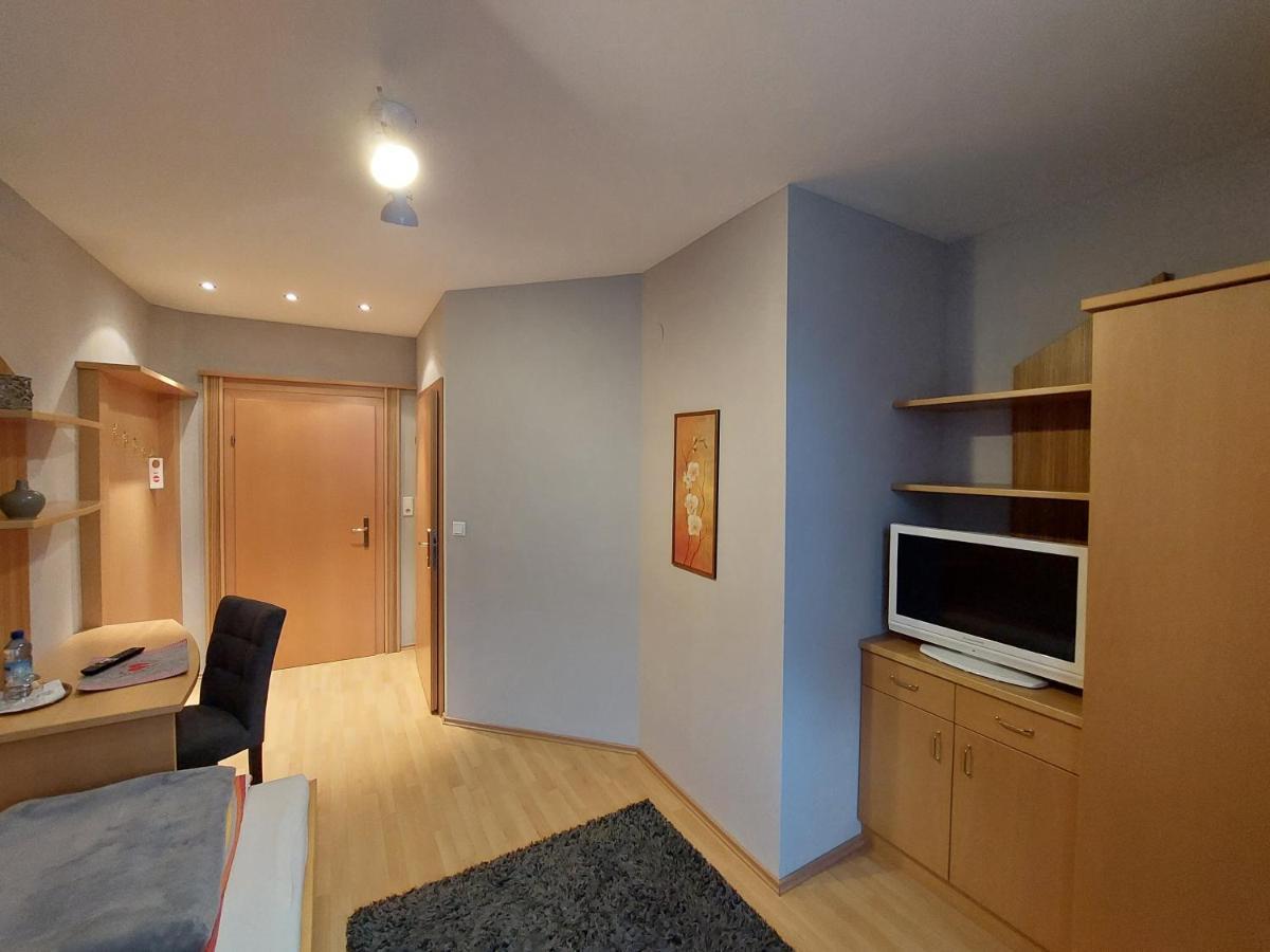 3 Raben - Leoben - Zimmer Fuer Geschaeftsreisende, Urlauber, Monteure Und Handwerker, Polski Pensjonat Austria Ngoại thất bức ảnh