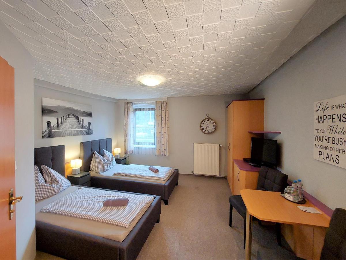3 Raben - Leoben - Zimmer Fuer Geschaeftsreisende, Urlauber, Monteure Und Handwerker, Polski Pensjonat Austria Ngoại thất bức ảnh