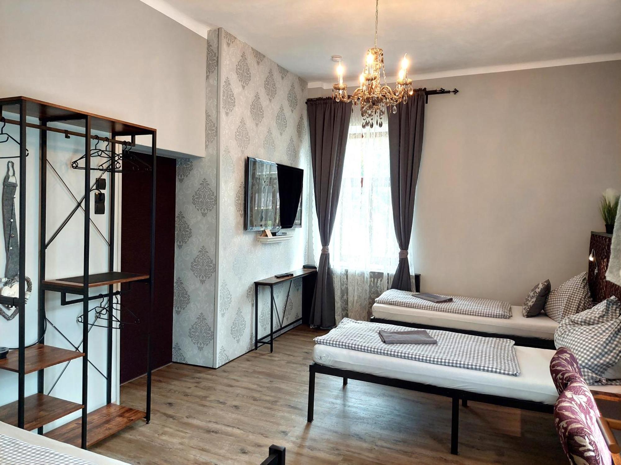 3 Raben - Leoben - Zimmer Fuer Geschaeftsreisende, Urlauber, Monteure Und Handwerker, Polski Pensjonat Austria Ngoại thất bức ảnh