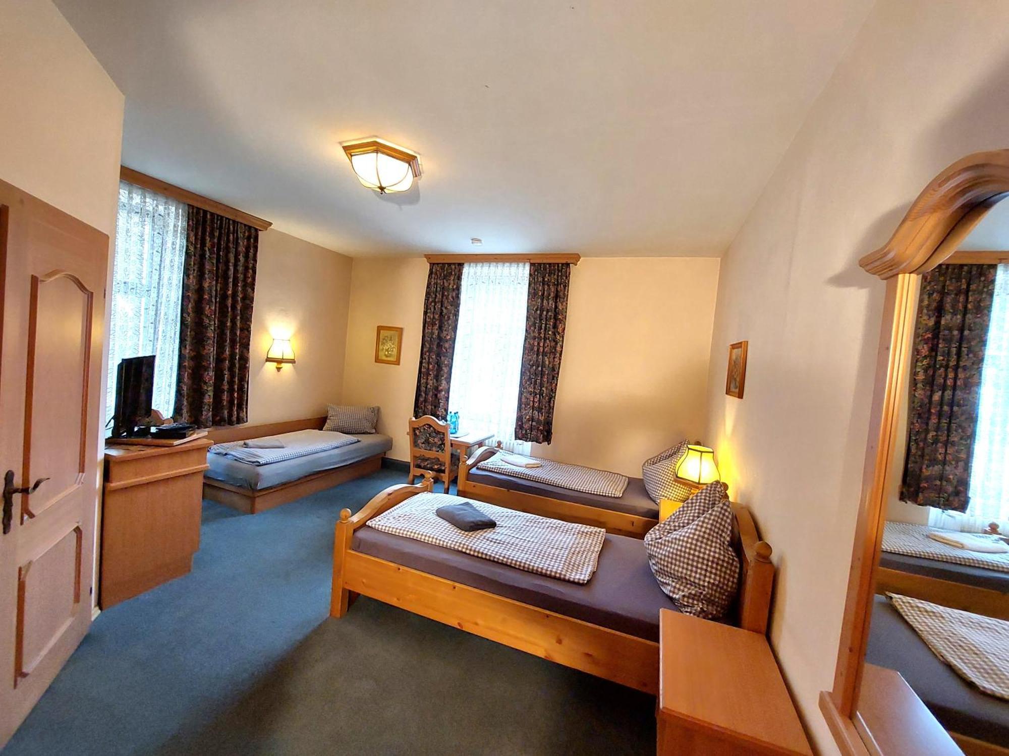 3 Raben - Leoben - Zimmer Fuer Geschaeftsreisende, Urlauber, Monteure Und Handwerker, Polski Pensjonat Austria Ngoại thất bức ảnh