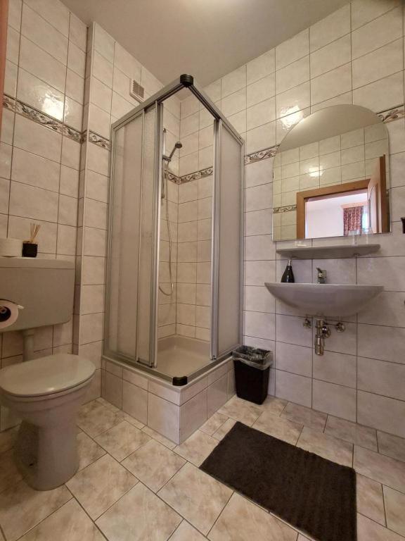3 Raben - Leoben - Zimmer Fuer Geschaeftsreisende, Urlauber, Monteure Und Handwerker, Polski Pensjonat Austria Ngoại thất bức ảnh